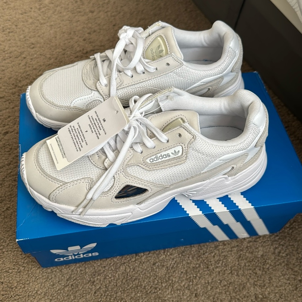 Adidas Falcon